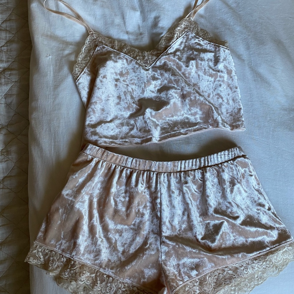 Beautiful pale pink velvet sleep set cami and shorts size Small